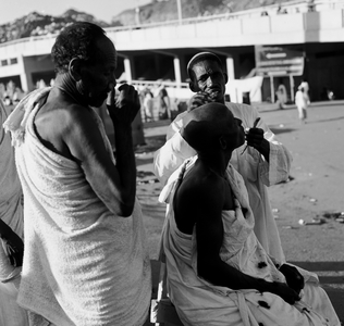 Pilgrims shaving off their hair, prelude of the Eid al Adha, Mecca 2009 (photo)