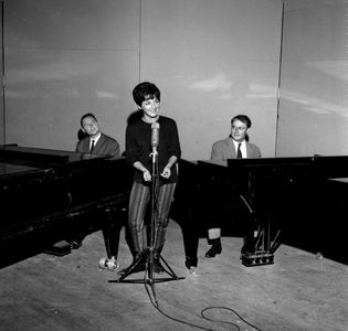 Alain Goraguer with Luce Klein and François Rauber, 1962 (b/w photo)