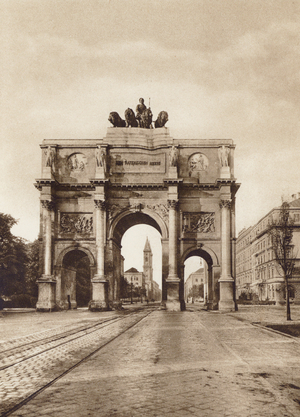Munchen / Munich: Siegestor (b/w photo)