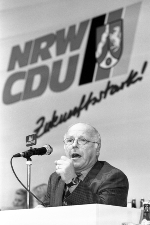 Minister of Labour Norbert Blüm (Germany CDU) at the CDU state party congress in North Rhine-Westphalia..., 1992 (photo)