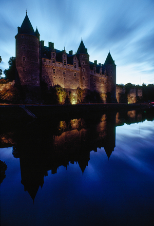 Josselin Castle rises above the Oust River at sunset. The 12th-century castle, whic..., 1988 (photo)