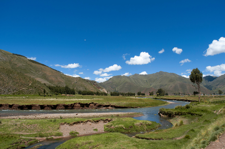 Peruvian altiplano landscape (photo)