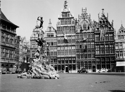 Antwerp, 1944 (b/w photo)