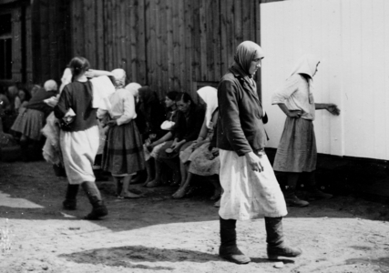 WW2 - forced laborer reception camp 1942 (photo)