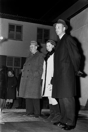 Asker 19681214: Torch train for the Crown Prince couple Harald and Sonja outside their home in Skaugum …, 1968 (photo)