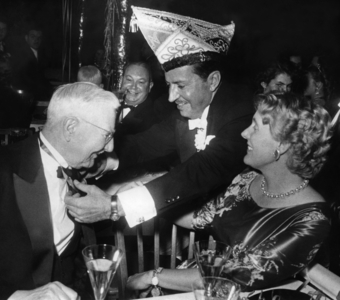 Hjalmar Schacht receives the Narhalla medal in Munich, 1950s (b/w photo)
