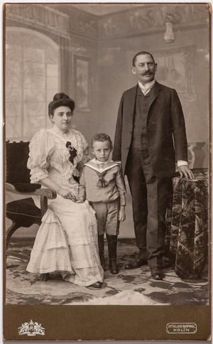 Ritratto di una famiglia, Kolin, Czech Republic, 1906 (photo)