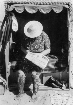 Grandma reads newspaper in a beach chair, 1950s, exact location unknown, Germany, Eur…, 1955 (photo)