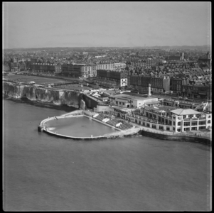 Cliftonville Bathing Pool (Margate Lido), Cliftonville, 1954 (b/w photo)