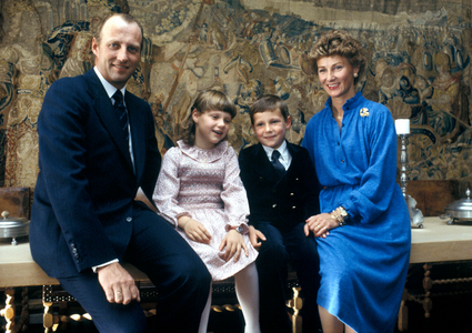 Asker 197909: The Crown Prince family at Skaugum, September 1979 …, 1979 (photo)
