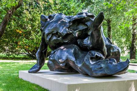Reclining figure (bronze)