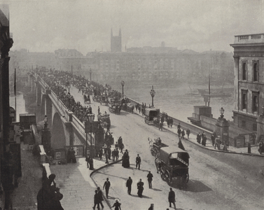 London Bridge (b/w photo)