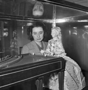 Exhibition of The Masterpieces of Timepiece in Paris March 16, 1949 : An Automaton (The "Joueuse De Tympanon") (b/w photo)
