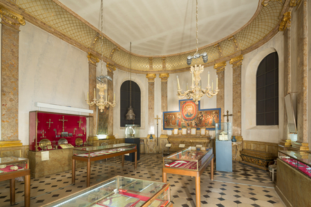 amenities of the treasure rooms of Saint Etienne de Sens Cathedral