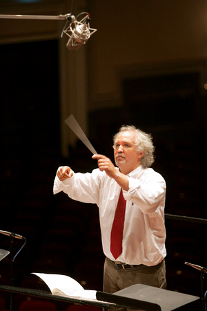 Donald Runnicles rehearsing Verdi's