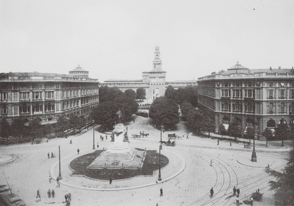 Milano / Milan: Largo Cairoli (b/w photo)