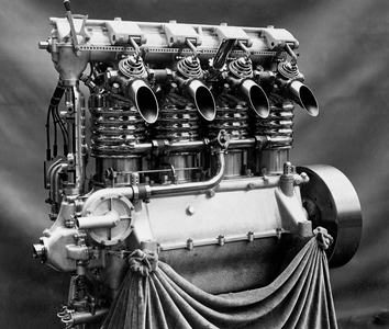 Aeronautics, Engine, 1900-1910 (b/w photo)