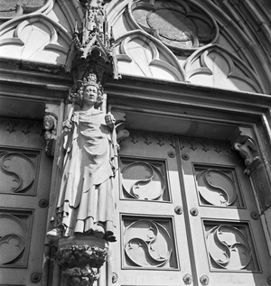 Entrance at the Magdeburg cathedral, Germany 1930s (b/w photo)