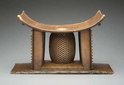 Chief's throne (wood & gold)