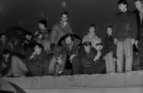 Berlin at the time of change 1989/1990 - opening of the Brandenburg Gate (photo)