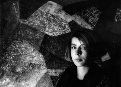 Portrait of a woman (b/w photo)