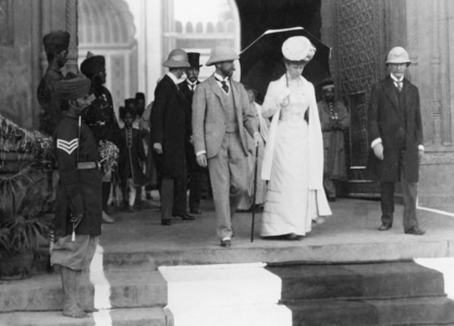 Crown Prince George of England and his wife Mary in Delhi, 1906 (b/w photo)