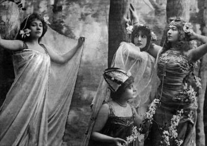 Comedians Cora Laparcerie Richepin, Mitzi Dalti, Cecile Sorel (1873-1966), Odette de Fehl, 1900, postcard
