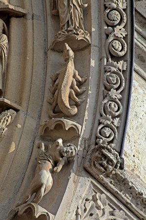 Chartres, Cathedral: North portal right door outer archivolt: the signs of the zodiac: Scorpio and Sagittarius (photo)