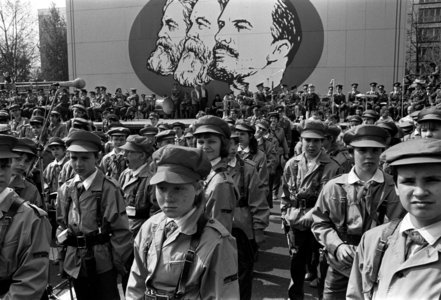 Junge Garde May Day demonstration in Karl-Marx-Allee, the Junge Garde ..., 1988 (photo)