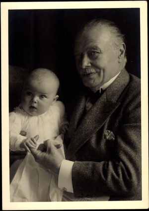 Photo Ak Grand Duke Ernst Ludwig of Hesse Darmstadt, grandson Prince Ludwig, (b/w)