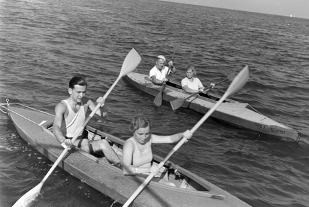 Vacation at the Baltic Sea, Germany 1930s (b/w photo)