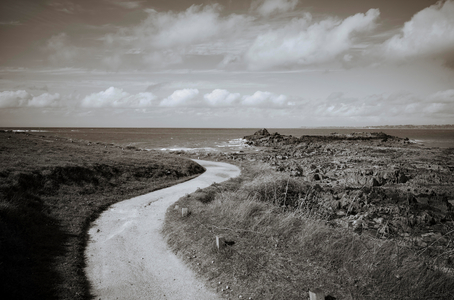 Locquirec in Brittany and La Roche Tombee, falling rock, 2022 (photo)
