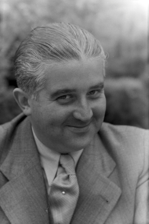 An afternoon spent with coffee and cakes in Karlsbad, Germany 1930s (b/w photo)