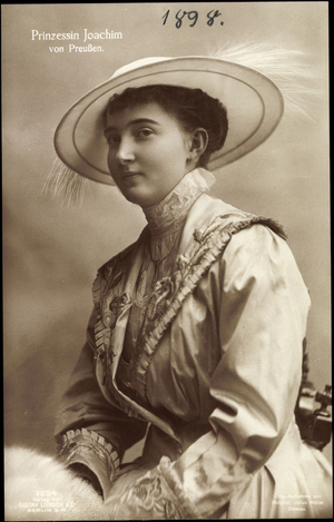 Ak Princess Joachim of Prussia, Liersch 7654, feather hat (b/w photo)