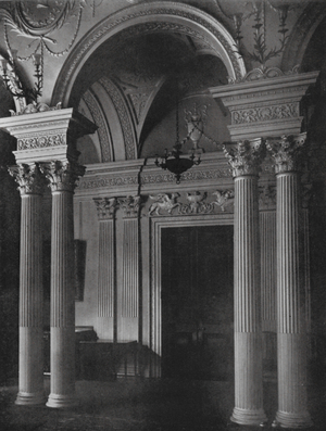 Bank of England: Court Room, the Central Arch at West End, 1774, Architect Taylor (b/w photo)