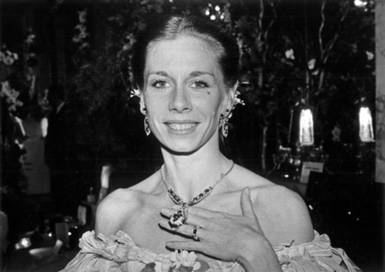 The Star Dancer of Opera Ghislaine Thesmar With Pendant And Necklace By Pierre Cardin October 30, 1980 (b/w photo)