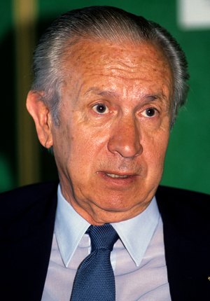 Oslo 19880627. IOC President Juan Antonio Samaranch has a press conference at Fornebu …, 1988 (photo)