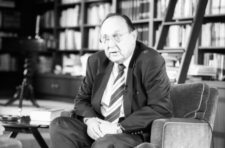 Hans-Dietrich Genscher (Germany FDP) during an interview to present his book..., 1995 (photo)