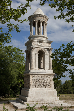 Cenotaph of the Julii, Glanum, France (photo) 