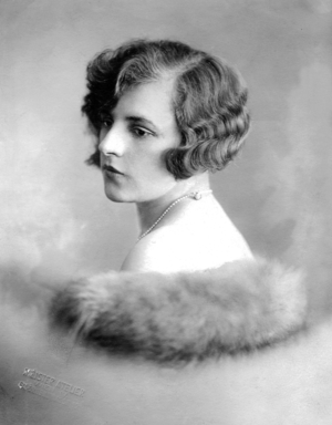 Hair fashion from the 1920s (b/w photo)