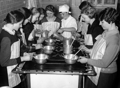 Third Reich - training course for mothers 1934 (photo)