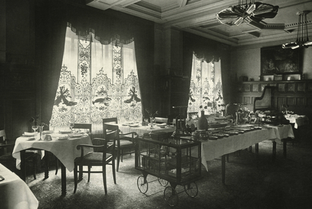 Restaurant Horcher in Berlin, 1936 (b/w photo)