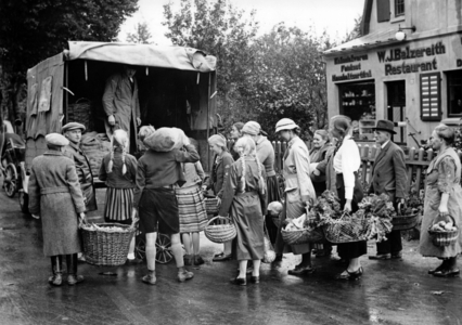 III Reich, Winter Relief, c.1935 (photo)