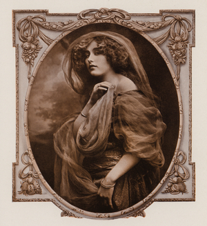 Portrait of a woman (b/w photo)