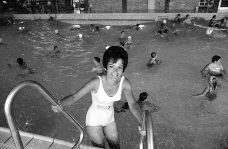 Woman in the swimming pool, 1971 (b/w photo)