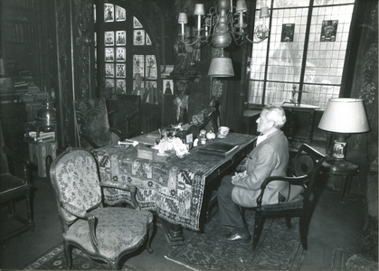 Paul-Emile Victor in the office of Commander Charcot, Neuilly sur Seine (b/w photo, 1975)