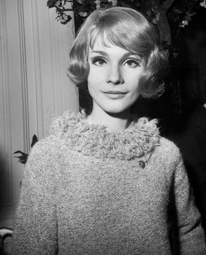 Dior mannequin, coupe a la garconne, 1964 (photo)