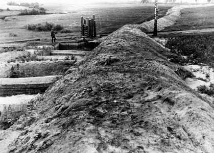 Fighting along the Stalin Line, 1941 (b/w photo)