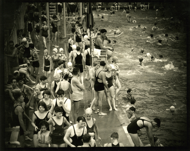 Cascade Pool, Bronx: Pavilion and pool crowded with swimmers, New York, USA, c.1920-38 (gelatin silver photo)