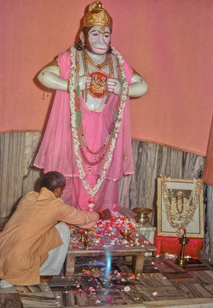 Statue of Hanuman, the Monkey God, India, 1977 (photo)